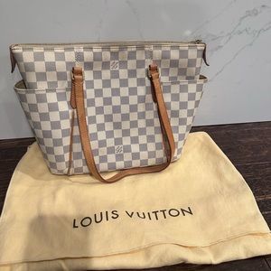 Louis Vuitton Totally handbag.